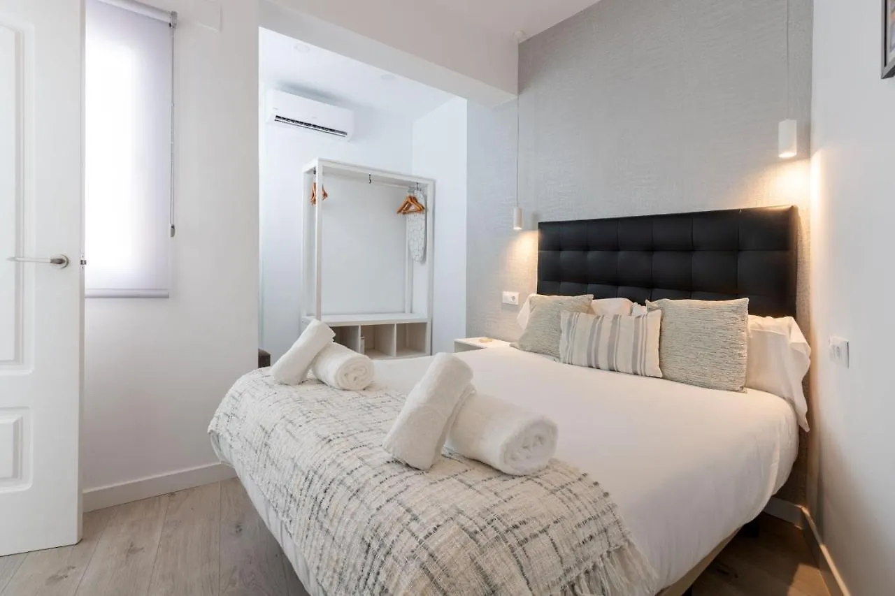 Nine O Clock San Luis Skyview Apartment Seville Spain