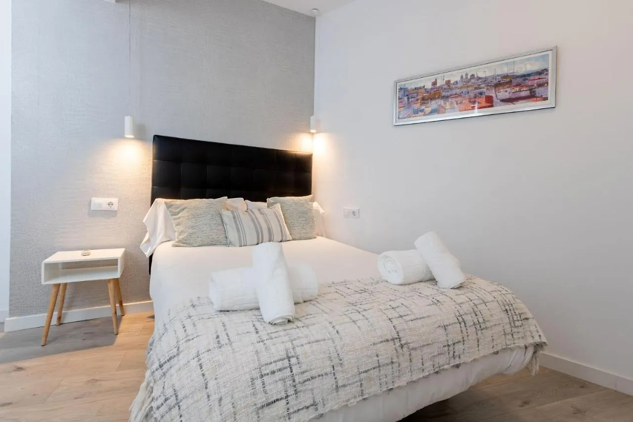 Nine O Clock San Luis Skyview Apartment Seville Spain